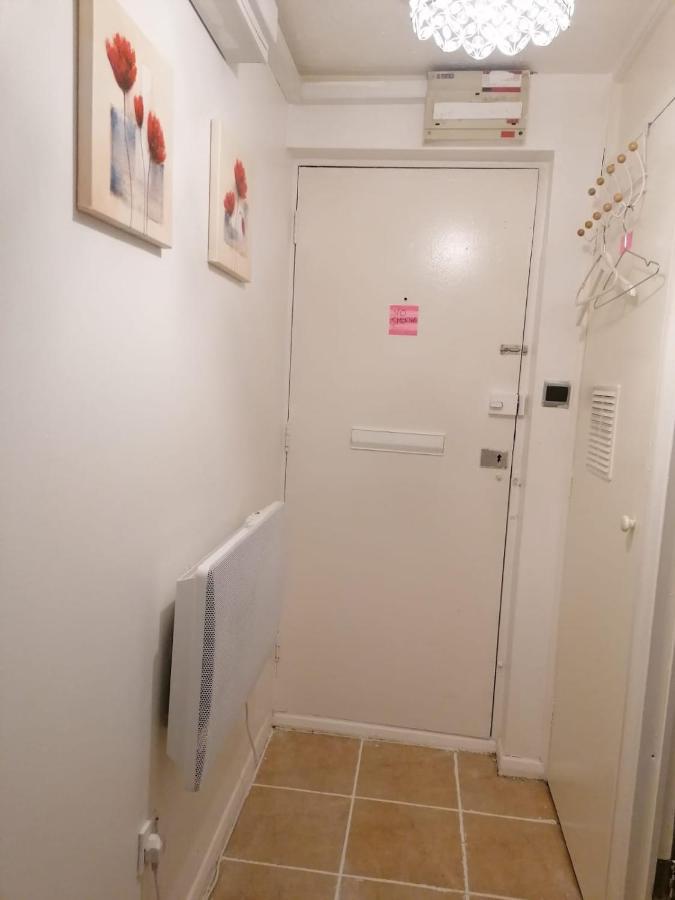 Stunning 1 bedroom apartment in Dagenham Buitenkant foto